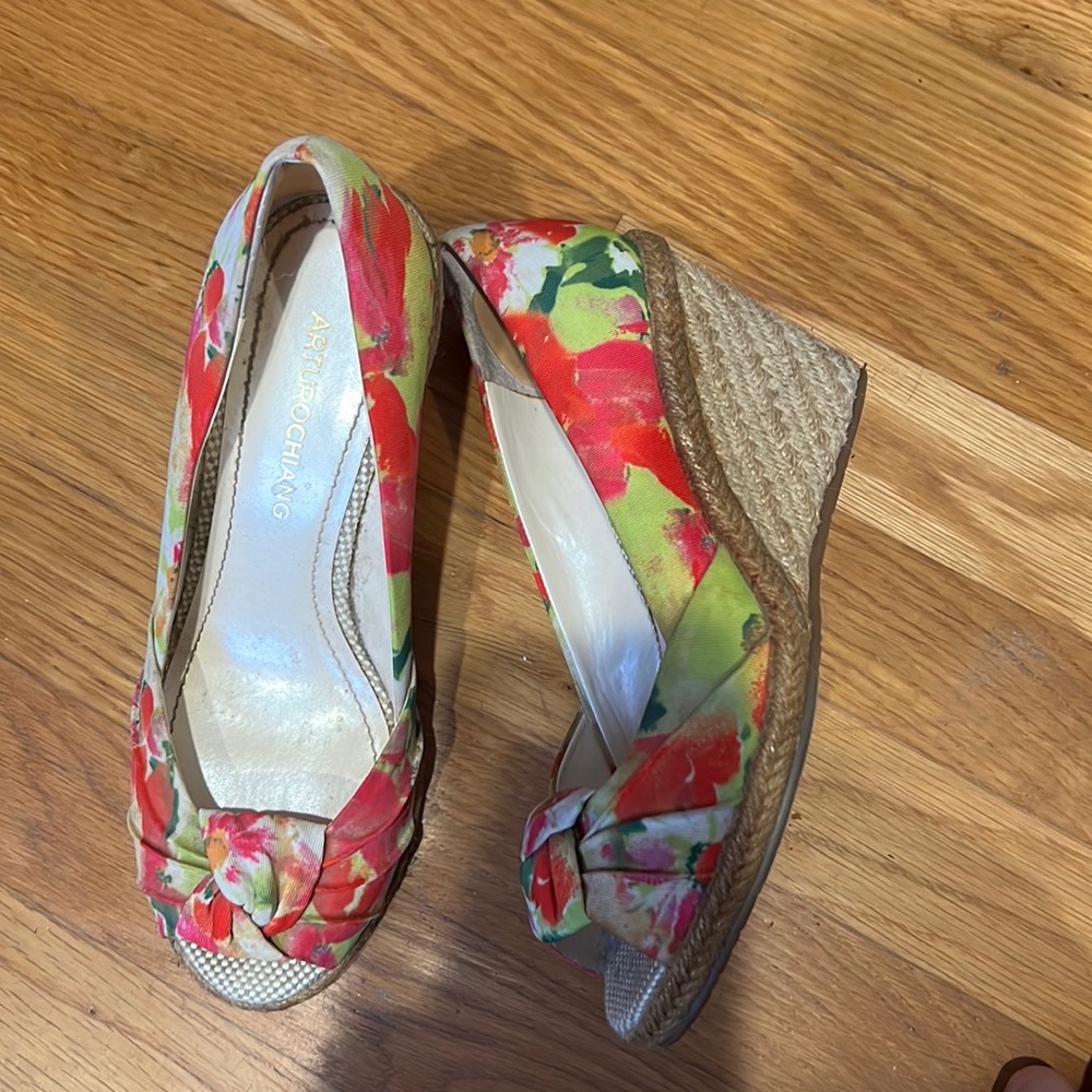 Arturochiang Floral Wedges